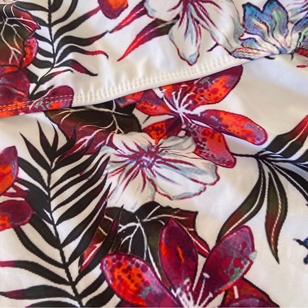 Floral and palm ranking beach top with O ring bust detail Size 2XL - Picture 8 of 11
